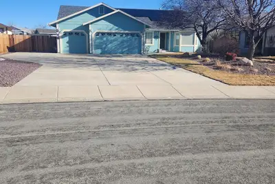 Image de Nice 3-bedroom + office, 3 bath, Lg 3 car garage, house in Spanish Springs, Nv
