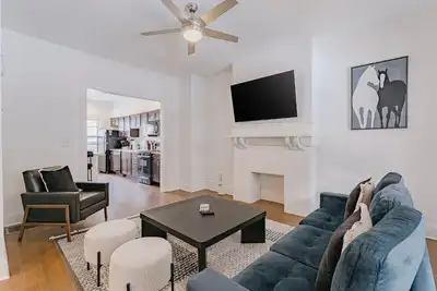 Image de Modern 5br Retreat Steps from University Circle