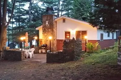 Image de Ti-De Oaks- cozy cottage on Opinicon Lake on Rideau Canal
