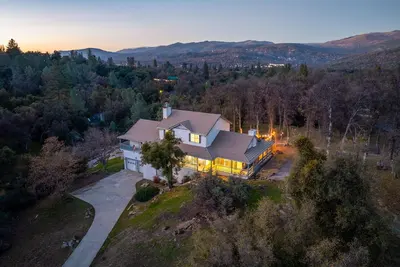 Image de LuxRetreat|Theater|GolfSim|HotTub|Sauna|ColdPlunge