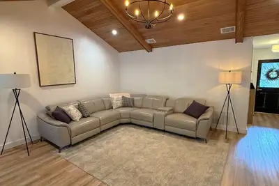 Allergen conscious 3-bedroom Daphne home with Pool