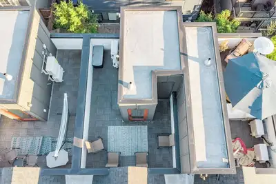 Image de Heart of Ballard: Modern, Pet-Friendly Townhome Walkable to Dining and Market!