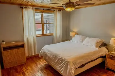 Image de The Deck House on Black Lake