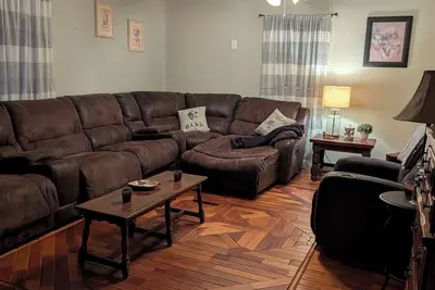 Image de Serene 3-bedroom house with Ac in charming Eclectic