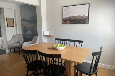 2 Bedroom House in central Windsor.