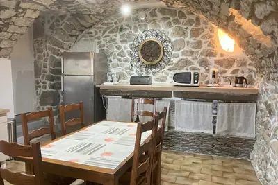 Image de Gîte « Les Beaumes » avec piscine partagée, Wi-Fi et climatisation