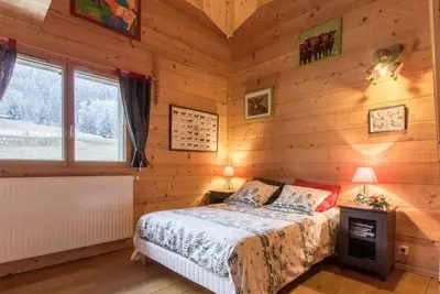 Image de Chambre d’hôtes « Girolle » avec vue sur la montagne, jardin partagé et Wi-Fi