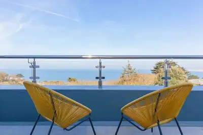 Image de Sea Vista – Sleeps 6 – Sea Views – Penthouse – Parking