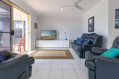 Parkview 2 on Forsters Pebbly Beachfront