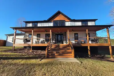 Image de Currahee Mountain Retreat - Views of Churrahee Mountain near charming Toccoa ga