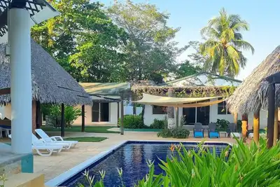 Image de Spacious 8-bedroom, 22-guests chalet in tranquil Puerto San José with Ac