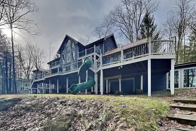 Image de Copper Canoe | Indoor Pool, Hot Tub, Movie Theater