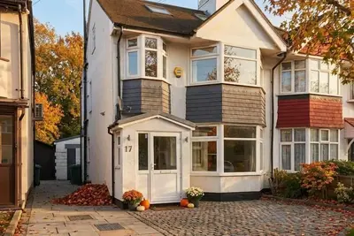 Image de Spacious 5 Bed House + Parking+WiFi+Tube
