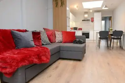 Image de The Red Keep-Fab City Location-Entire house -Gorgeous Townhouse. 2 Bed | 2 Bath.