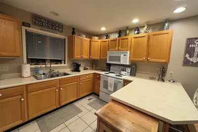 Image de Just GOREgeous A Charming Lake House Escape Lake Access