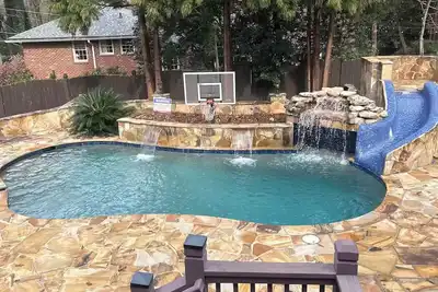 Image de \tPrivate Buckhead Estate Pool, Game Room, Custom Kitchen