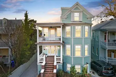 Image de Newly Renovated 4br 2ba Walk to King Street