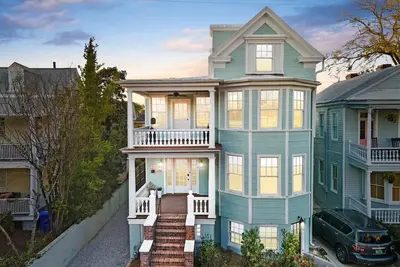 Image de 8 Bedroom - Newly Renovated - Parking & Walkable