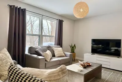 Spacious Apartment in Dt Chatham