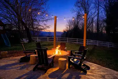 Image de Luxury Blue Ridge Escape w/ Hot Tub, Game Room, Gym & Outdoor Fun — Sleeps 20+