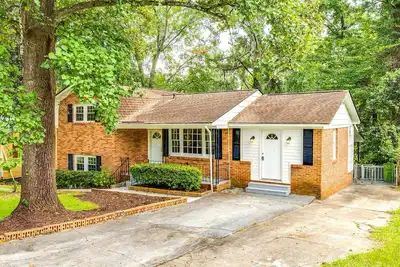 Image de Spacious 5-bedroom house in serene Columbia