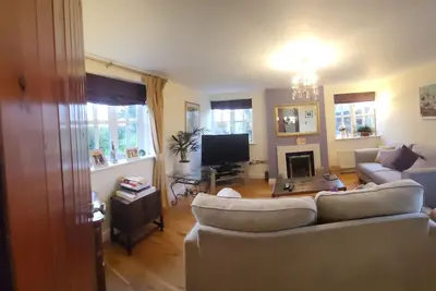 Image de Quaint 3 bed cottage 10 mins walk from station and short drive to Warner studios