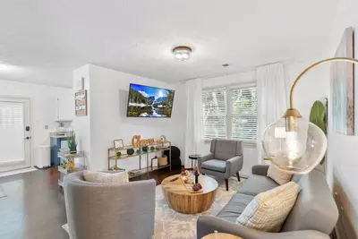 Image de Prime Hartland Location! 2 King Bedrooms 2 Full Baths Fenced Yard