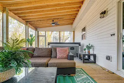 Image de Artist’s Retreat w/ Deck! 5 Mi to Dtwn Durham