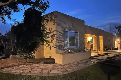 Image de Hgtv Home! Prime uptown location for shops and dining