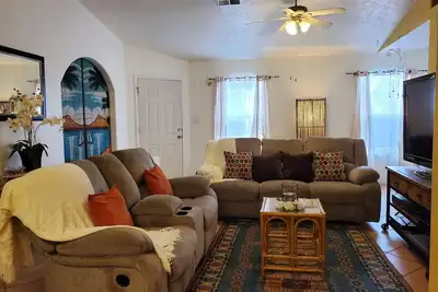 Image de 3 Bedroom Charming home in Gated a Community