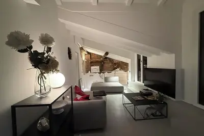 Image de Quiet and luxurious duplex in the center of Milan in a typical Navigli courtyard