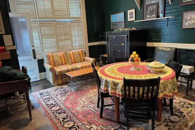 Image de Unique fun 2-bedroom apt with large great room kitchen combo and cool Ac