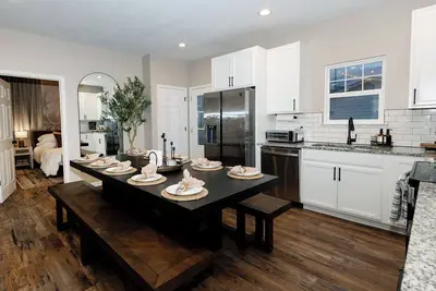 Image de Brand New Hgtv-Quality Family Retreat: Hot Tub, Sauna & Arcades