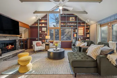 Image de Modern, Luxe Escape in The Galena Territory /  Hot Tub  /  Fire Pit  /  Games!