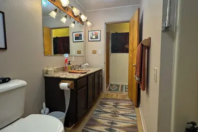 Image de Spacious 5-bedroom house in Montrose with Ac, and room for the whole family.