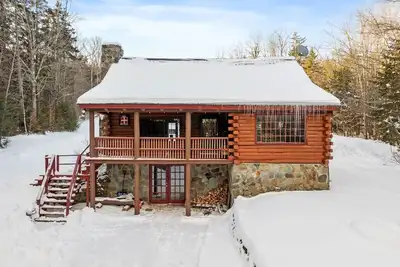 Image de Stratton Log Cabin: Pond + Hot Tub + Privacy!