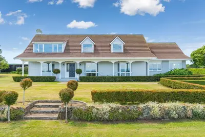 Image de Private 7br Estate | Pool, Spa & Lake Views | Sleeps 18 | Taupō