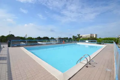 Image de Appartement de vacances avec climatisation, jardin et piscine