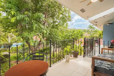 Image de Beautiful condo! Steps to beach, shops, dining!