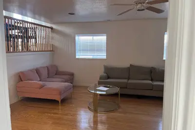 Image de This house is renovates inside and out! New furniture ready for you to enjoy