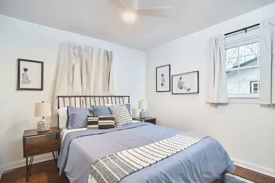 Image de Carrboro Downtown Gathering House • Walk to Unc