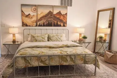 Image de Romantic Forest Retreat Near Beaver Lake Luxury Bedrooms & Spa-Style Soaking Tub