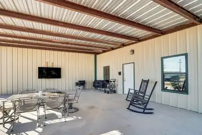 Image de Large Patio & Grill! Group Stay in Midland