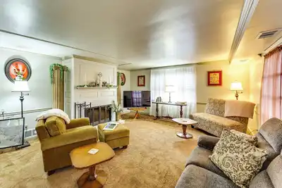 Image de Walk to Shops & Eats: Apt in Downtown Elizabeth