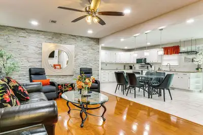 Image de Pool, Hot Tub & Backyard Fun! Savannah Retreat