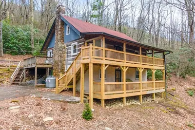 Image de Rustic 5br Cabin Near Grandfather Mtn, Linville & Blue Ridge Parkway <br>Sleeps 12 | 5 Bedrooms | 3 Bathrooms | Firepit | WiFi | Two Fireplaces | Outdoor Grill | Family-Friendly | Remote Work Ready