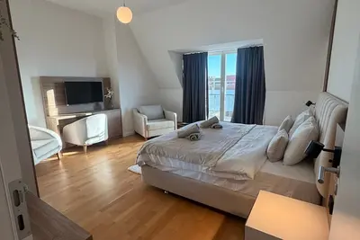 Image de Maison de vacances moderne Ku’damm Luxury Home pour 14 avec Wi-Fi