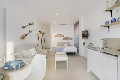 Image de Studio confortable \"Blue Wave\" idéalement situé, parfait pour les couples