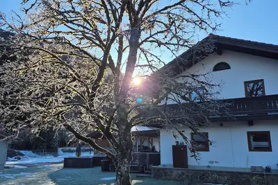 Image de Spacious vacation home directly in the mountains, with garden, terrace and carport