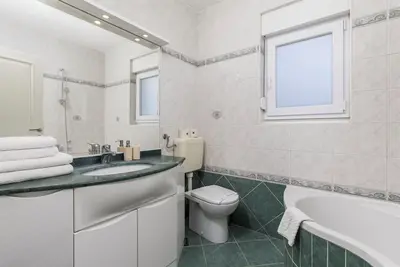 Image de Villa Garden ground floor with pool